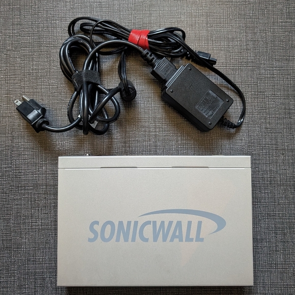 SONICWALL TZ 210 - Picture 1 of 3